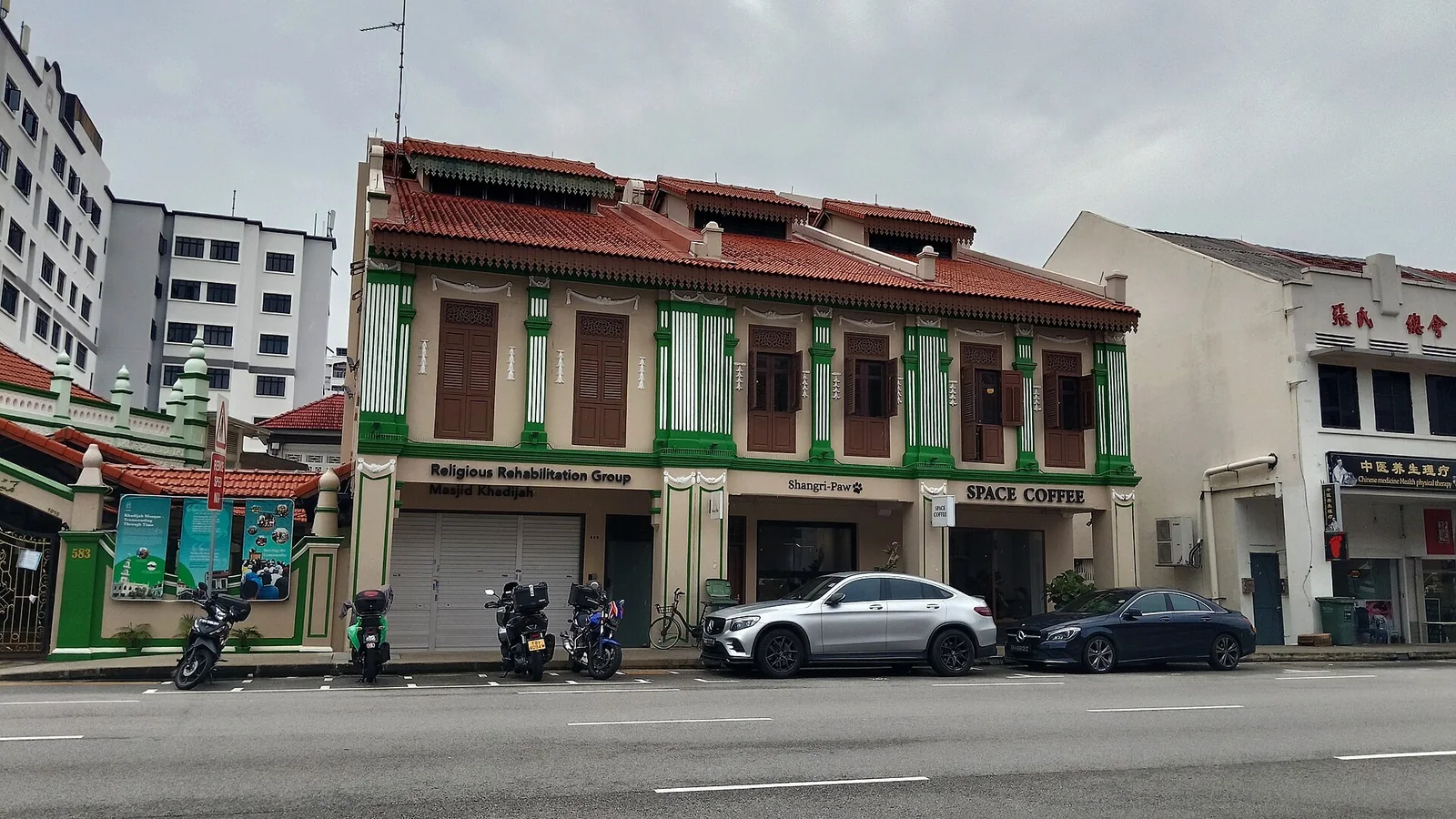 芽笼路上由 Khadijah 清真寺持有的店屋建筑外观